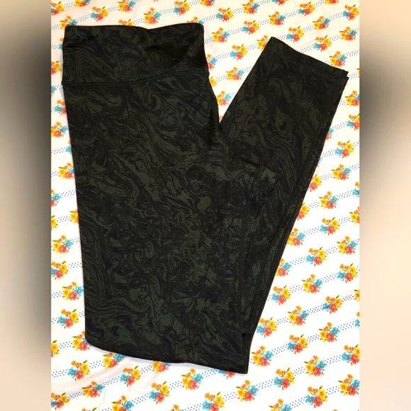 ReActivate Pants - ReActivate brand size L black and green  leggings